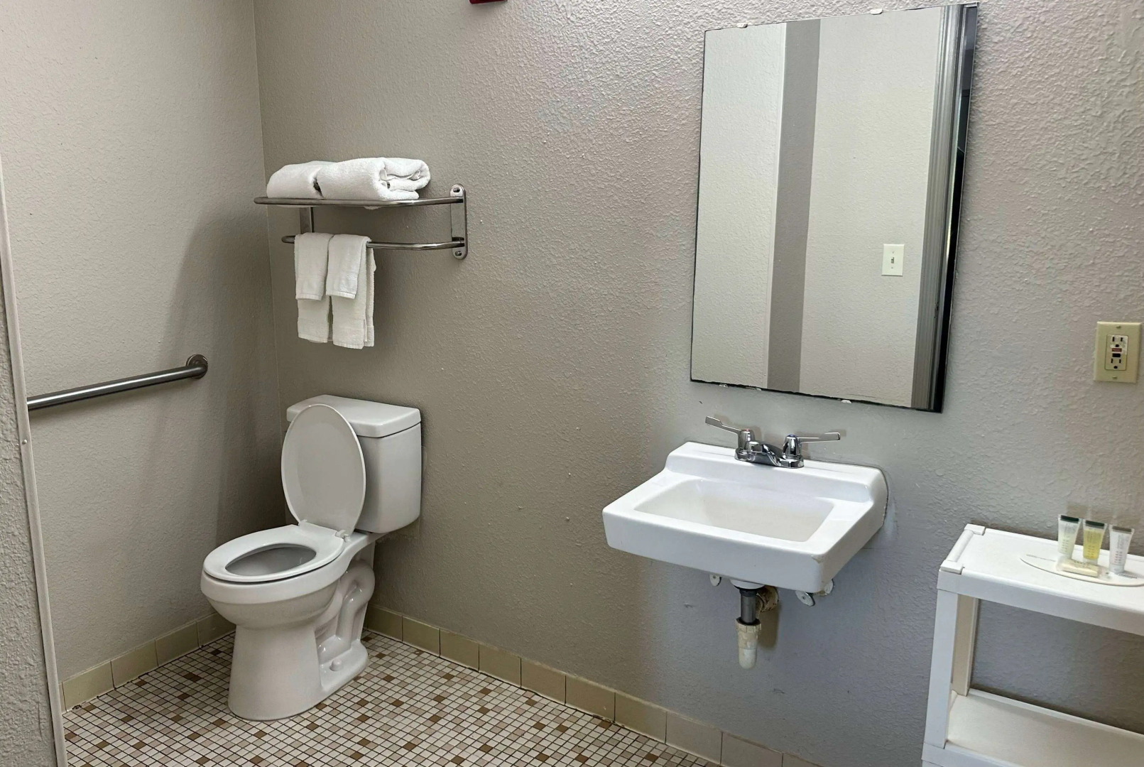 Days Inn by Wyndham Columbia NE Fort Jackson