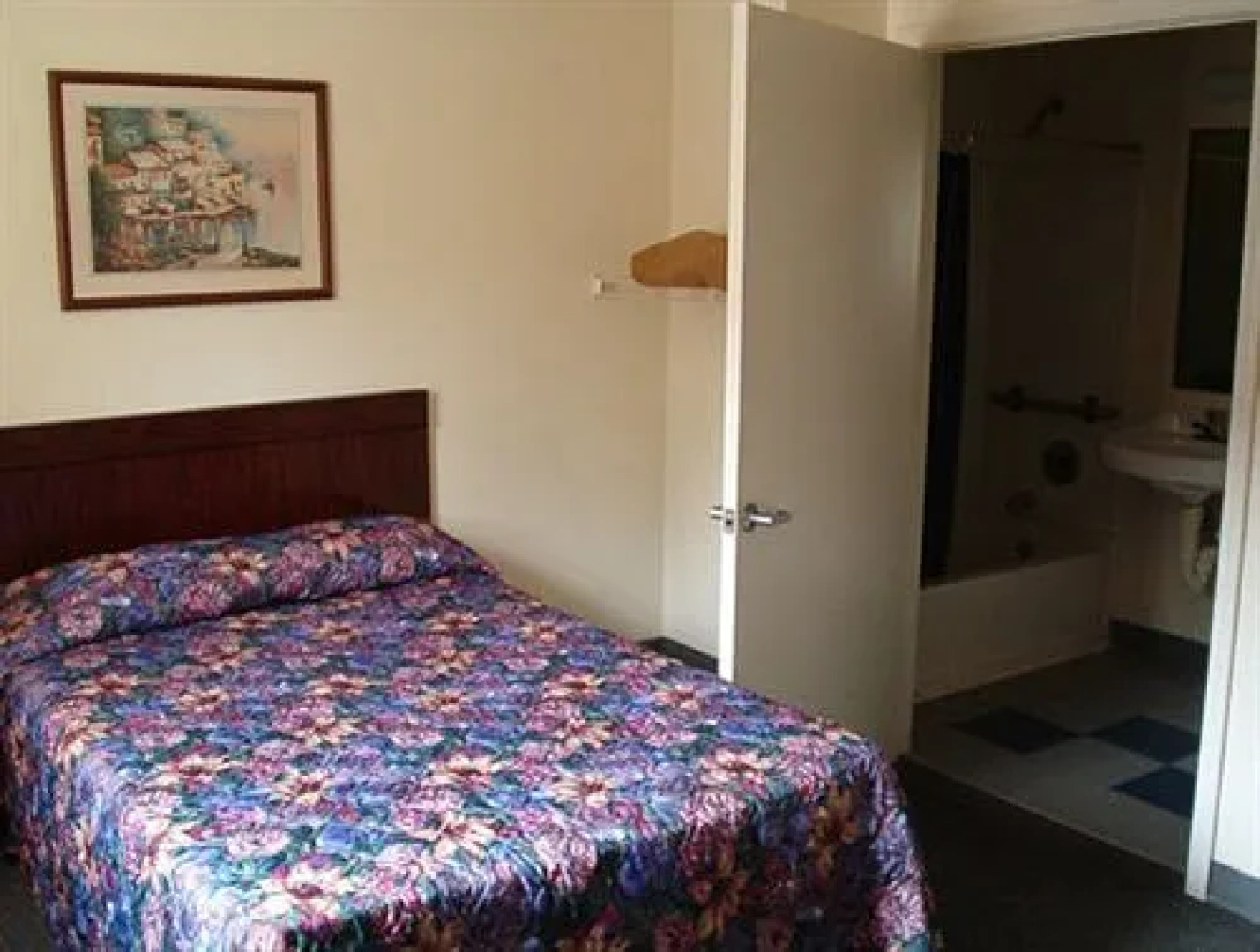 Budgetel Inn & Suites