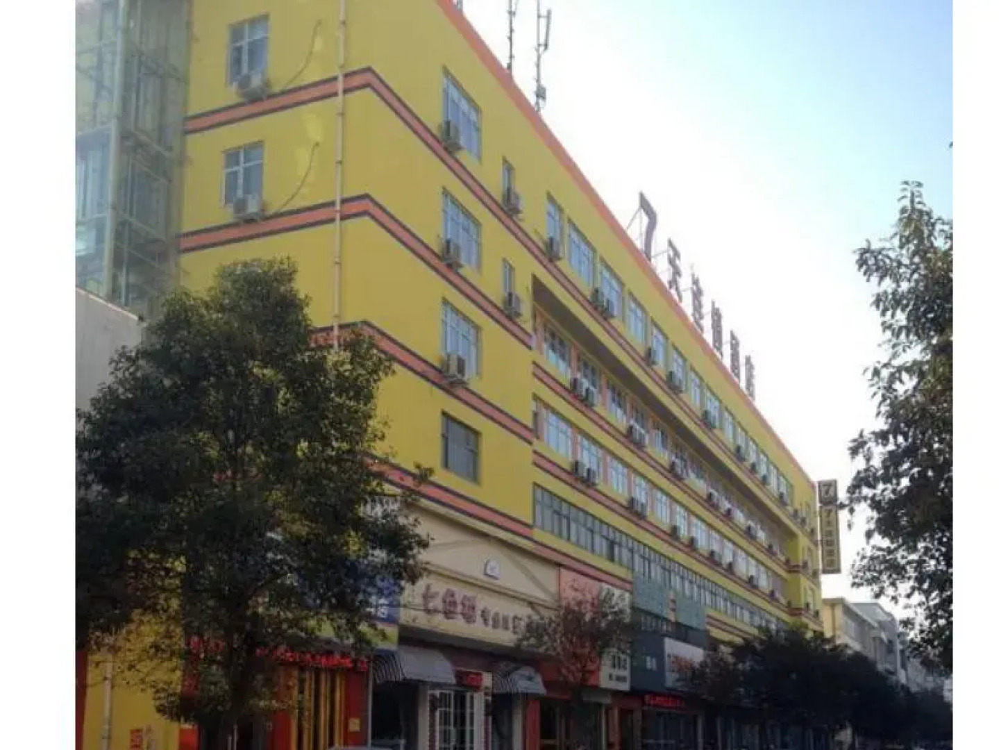 7 Days Inn Zhoukou Qiyi Road City Government Branch