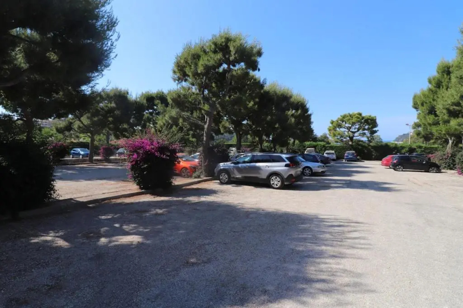 Superbe 2 pièce tout confort , PISCINE /AC/PARKING