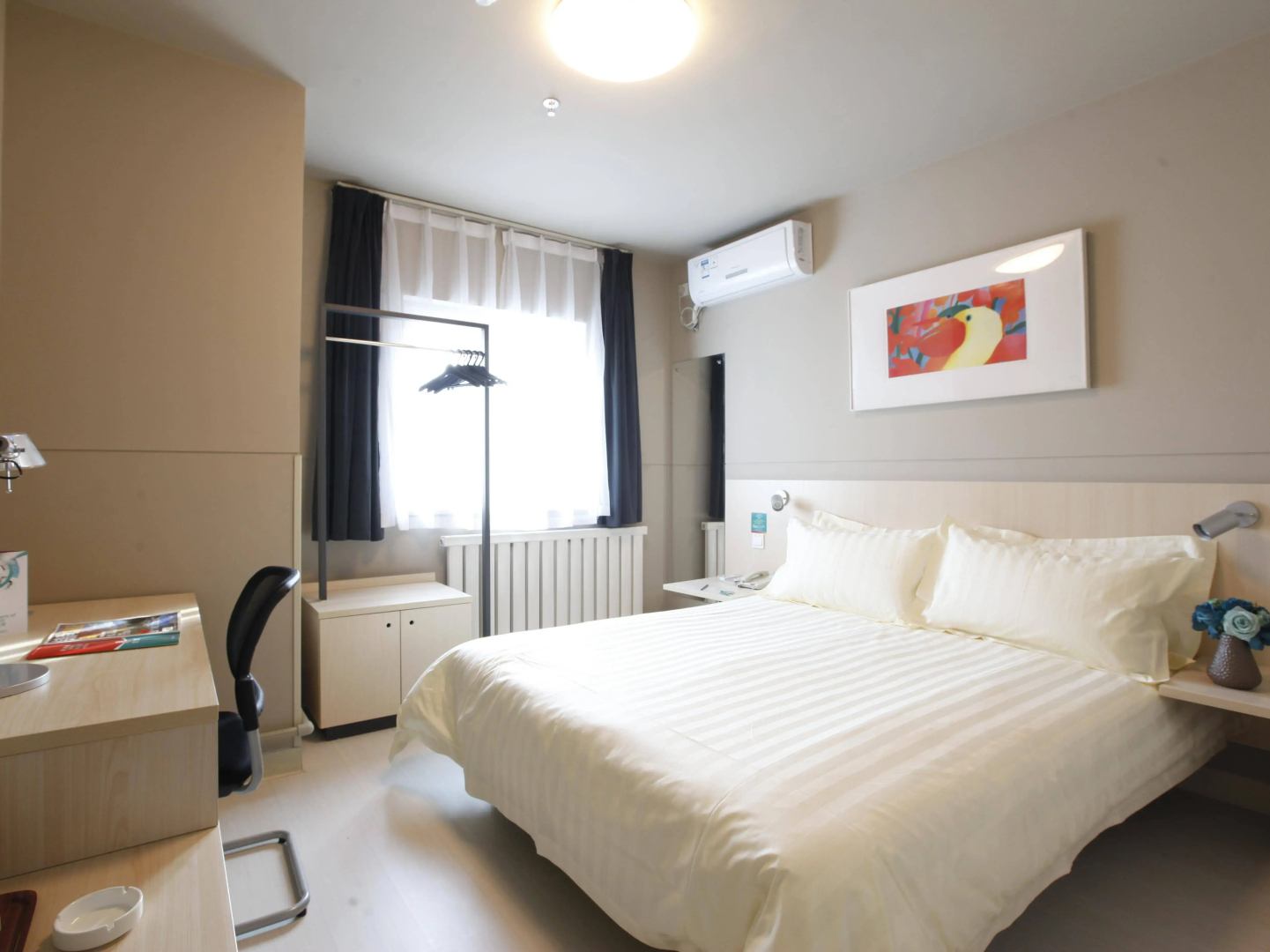 Century Star Urumqi Changjiang Road Hotel