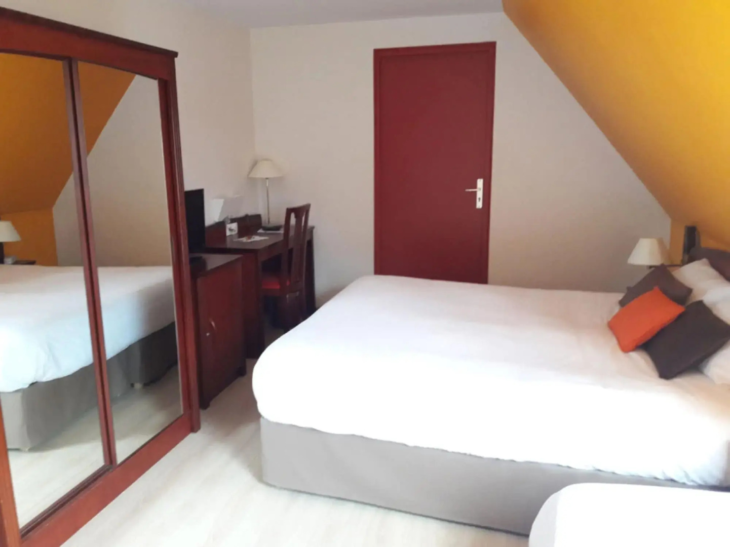 Hotel Crocus Caen Memorial