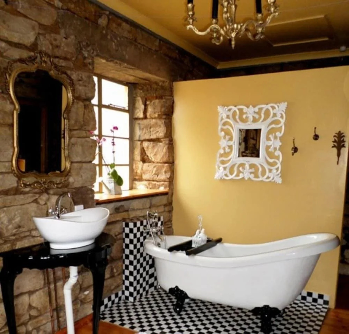 John Jack 5 McCloud's Accommodation