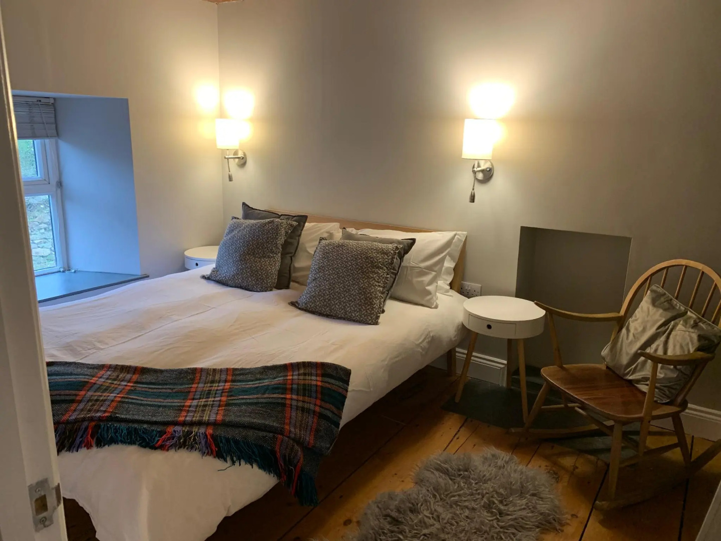 Min-Y-Fford, 19th century cottage, sleeps 8