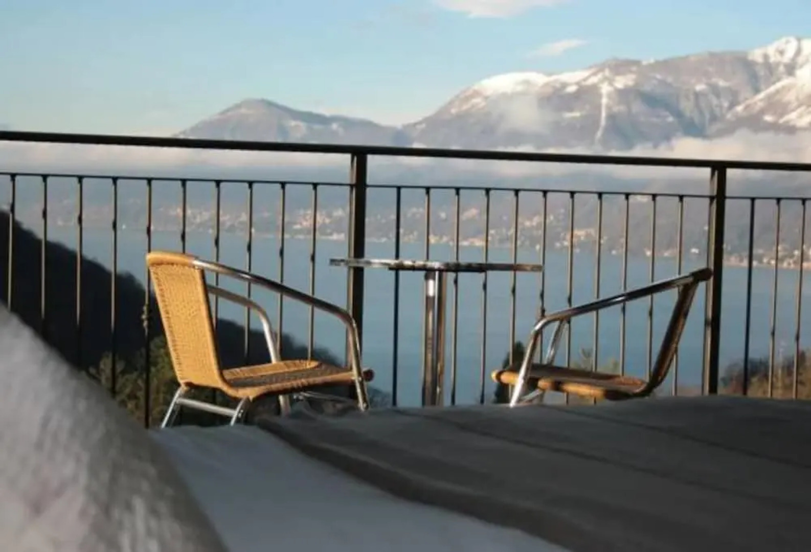 Family Friendly Italian Lakes 3 Bedroom Villa With Wifi, Bbq, Lake Views, Games Console