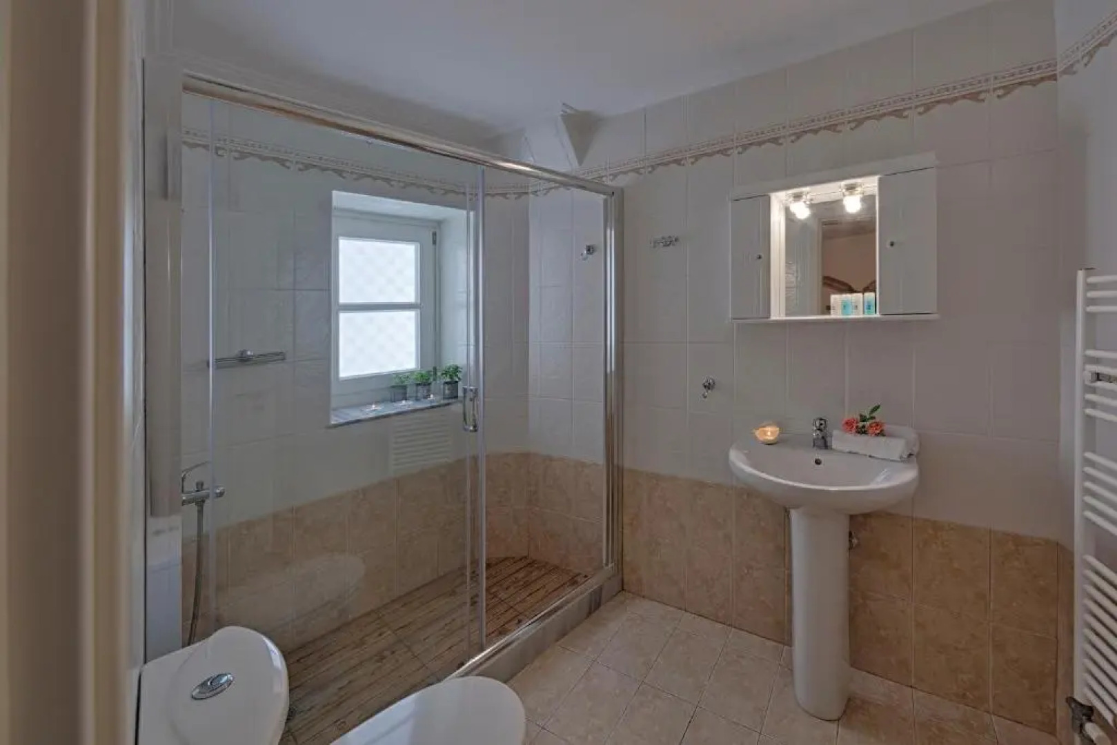 Antouanetta Apartments