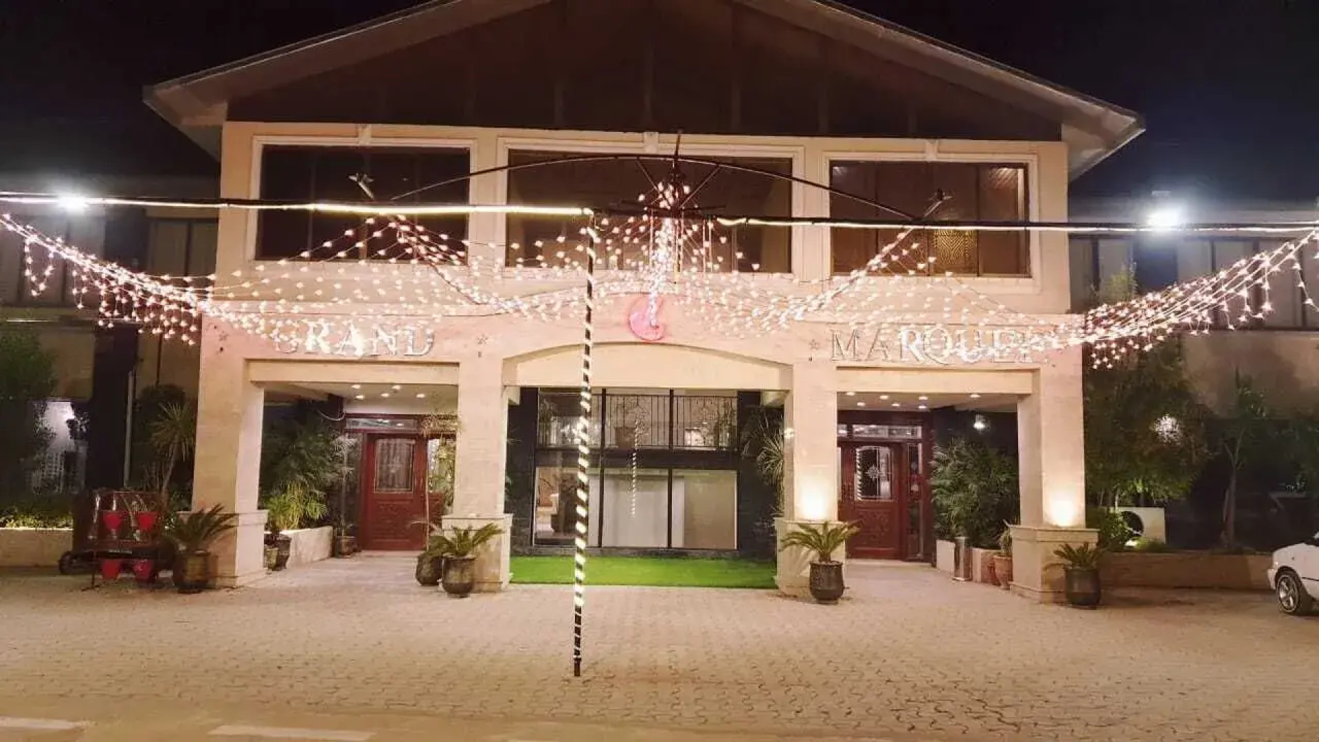 Hotel Grand Arena