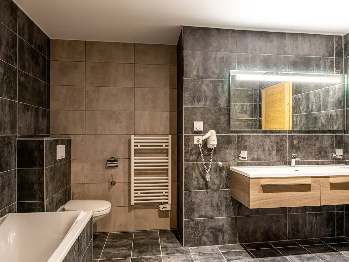 Luxurious apartment with two bathrooms and terrace