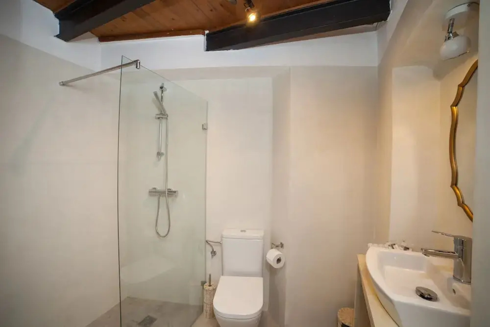 La Casa Amarilla Rooms & Suites