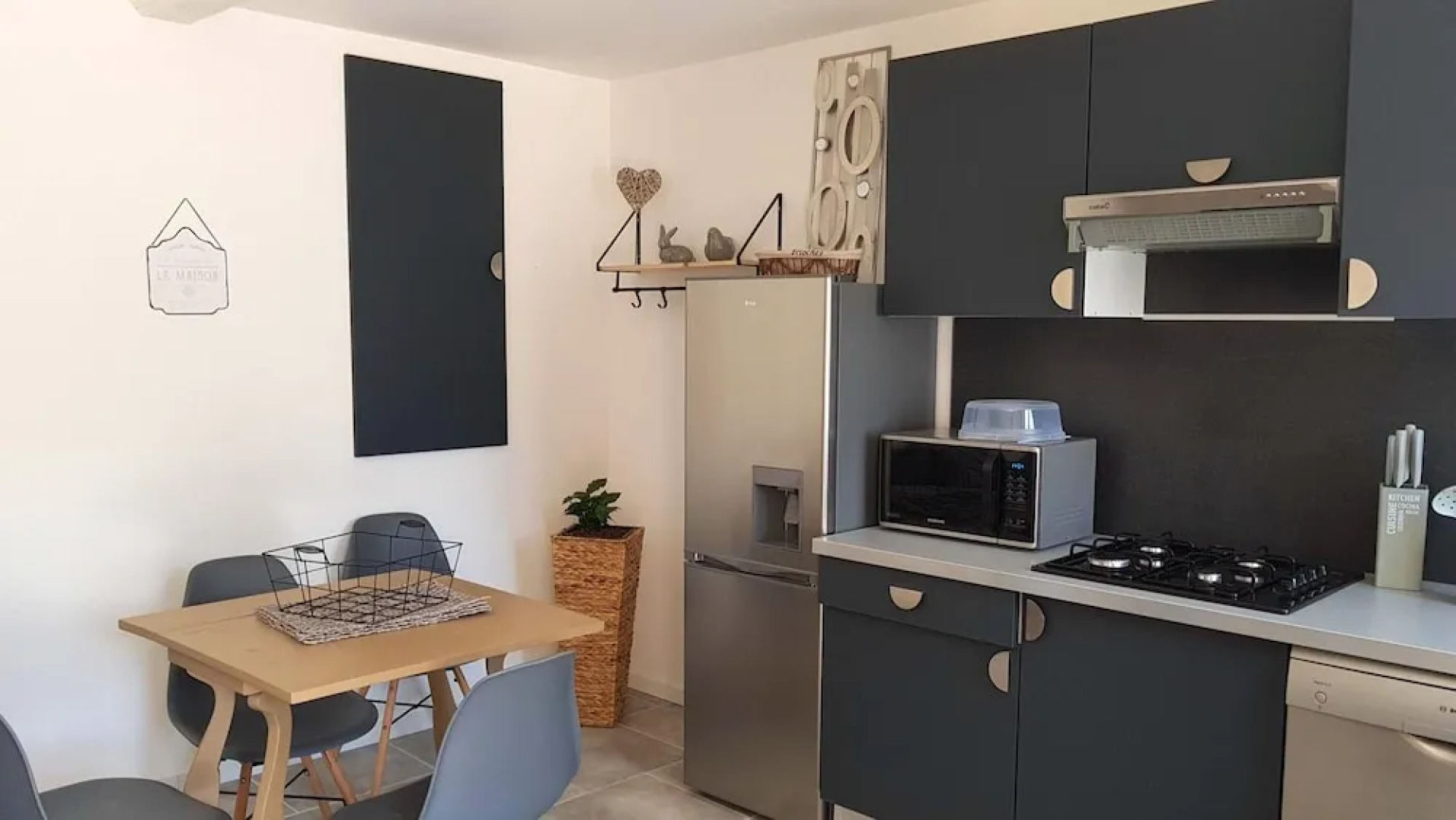 Apartment With one Bedroom in Sainte-geneviève-lès-gasny, With Enclosed Garden and Wifi