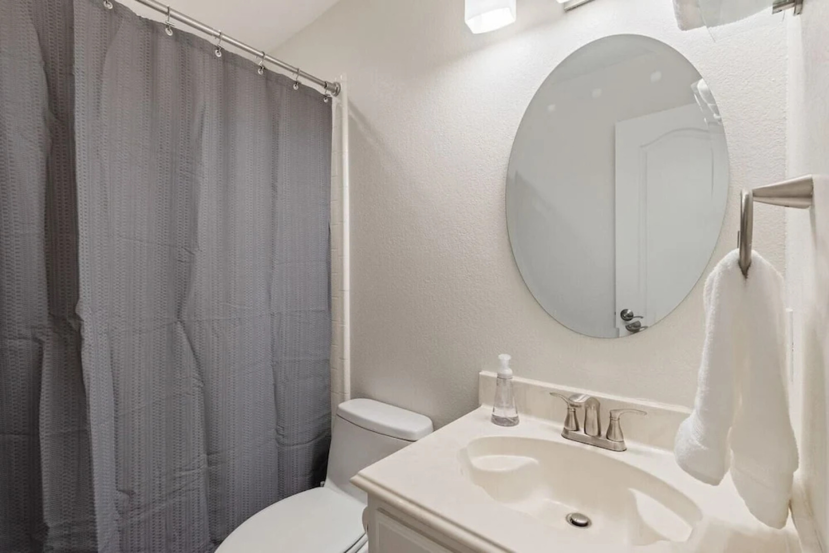 Home Pool 15 Minutes from DFW Airport