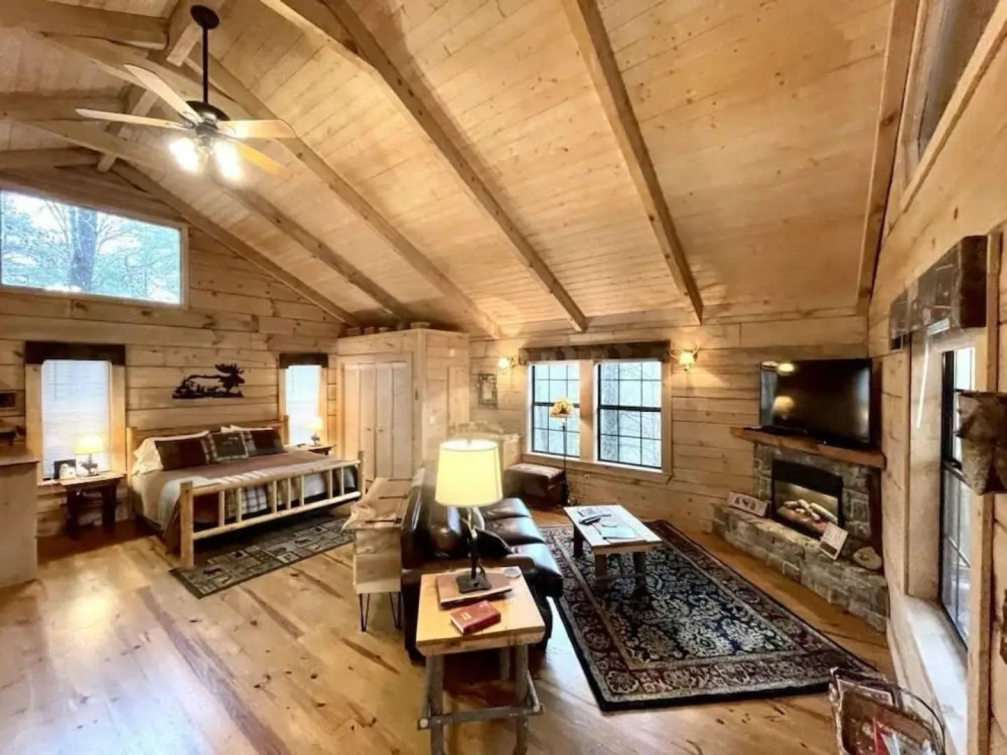 Private and Perfect! - hot tub, king bed, fireplace - dog and motorcycle friendly Studio Cabin by RedAwning