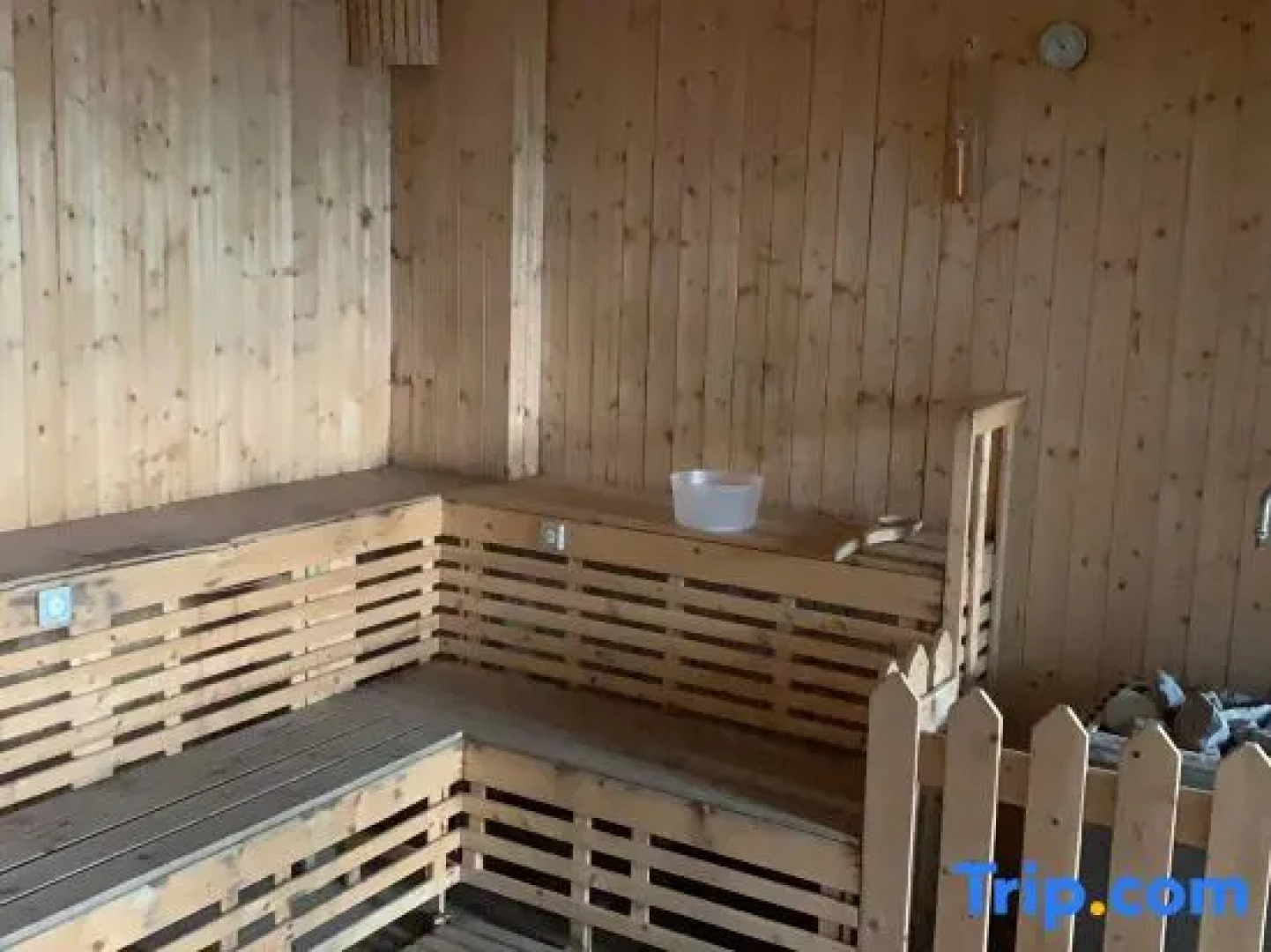 Junlun Hot Spring Hotel