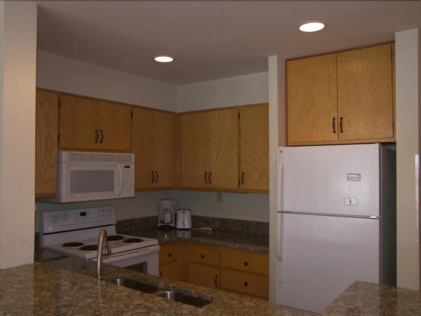 Lakeshore 1 Ba Studio condo by RedAwning