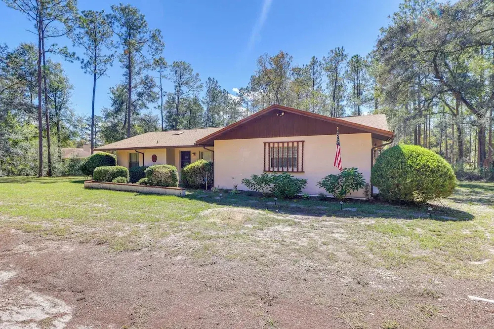 2 Mi to Rainbow River: Home in Dunnellon