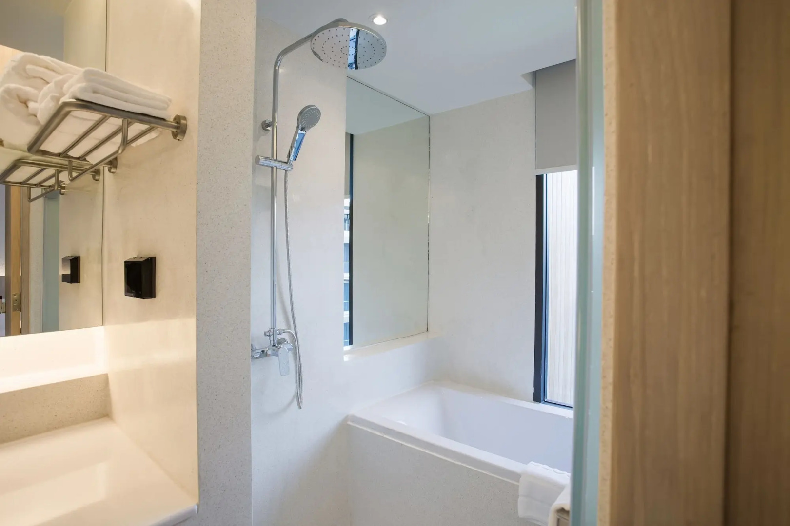 Balcony Seaside Sriracha Hotel & Serviced Apartments