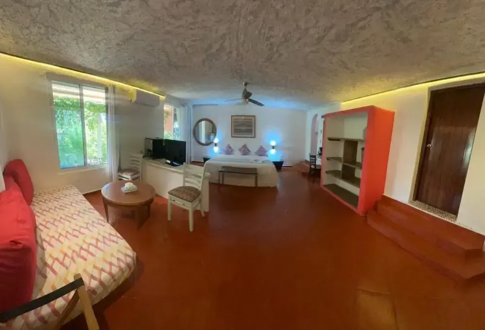 Maria's Kan Kin with Private Beach