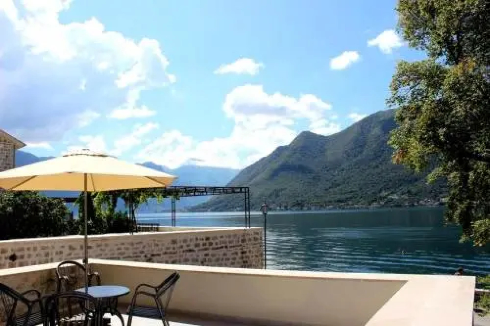 Sunny Port Apartment & Rooms