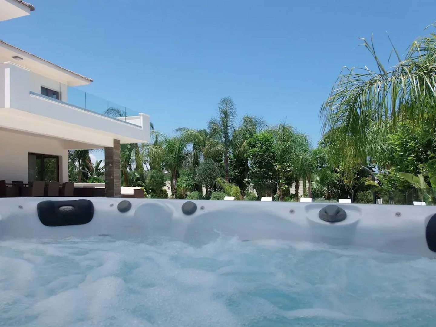 Villa Grecian 1 Platinum