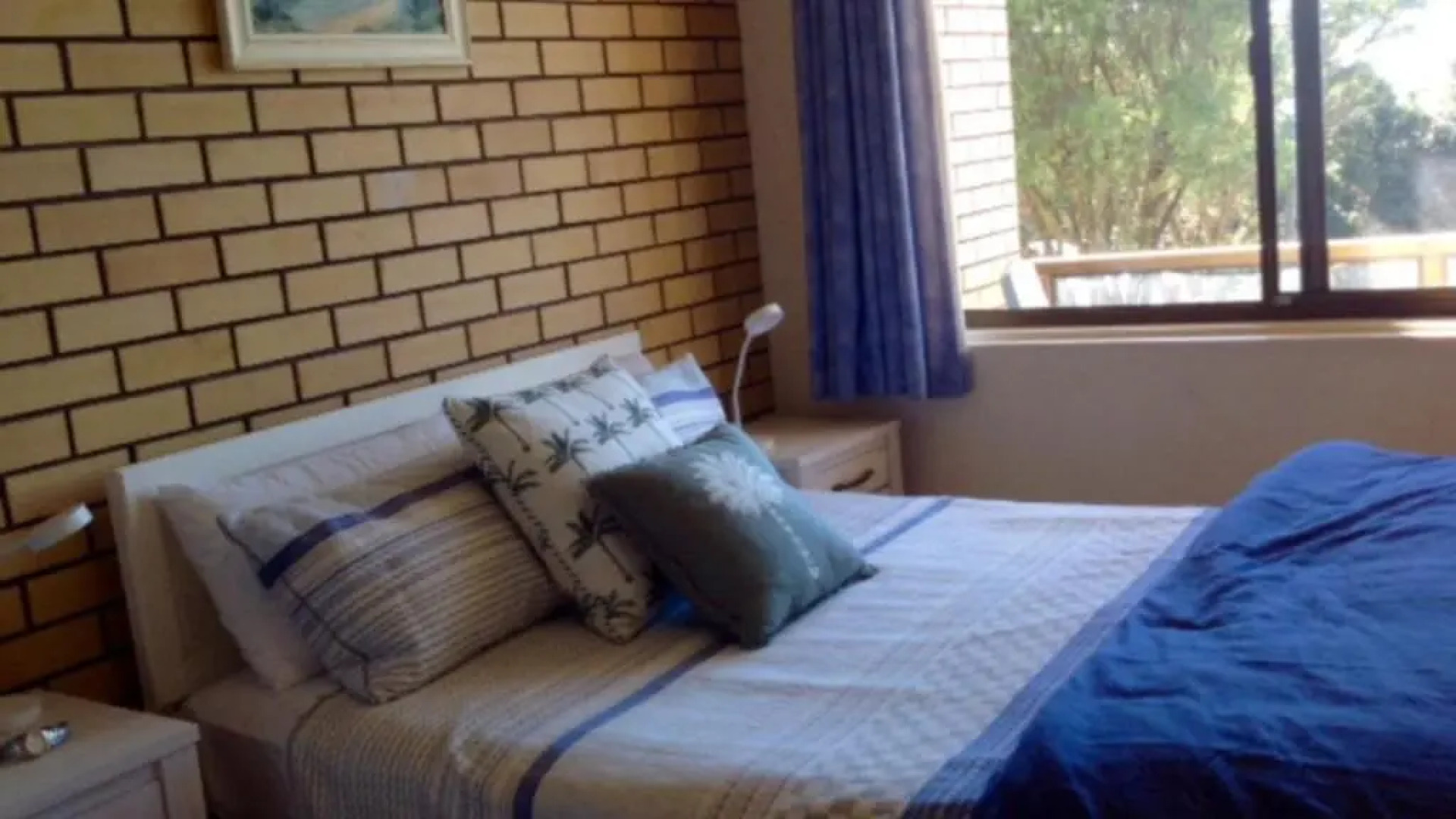 7 Flynn's Beach Apartment