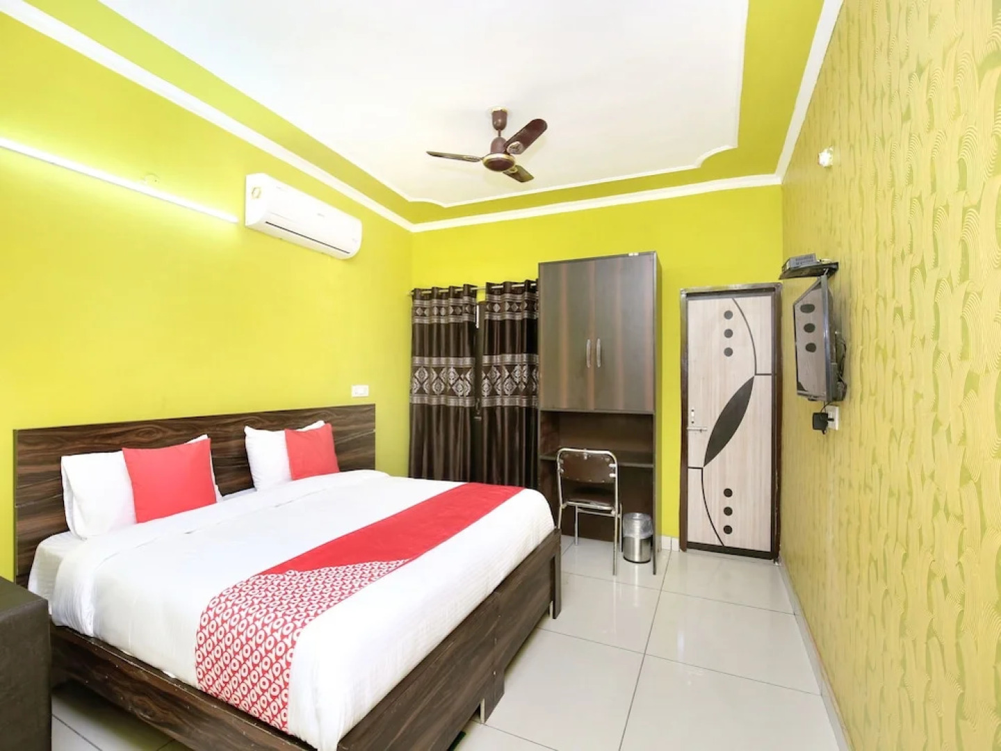 OYO 15620 Hotel Dynasty