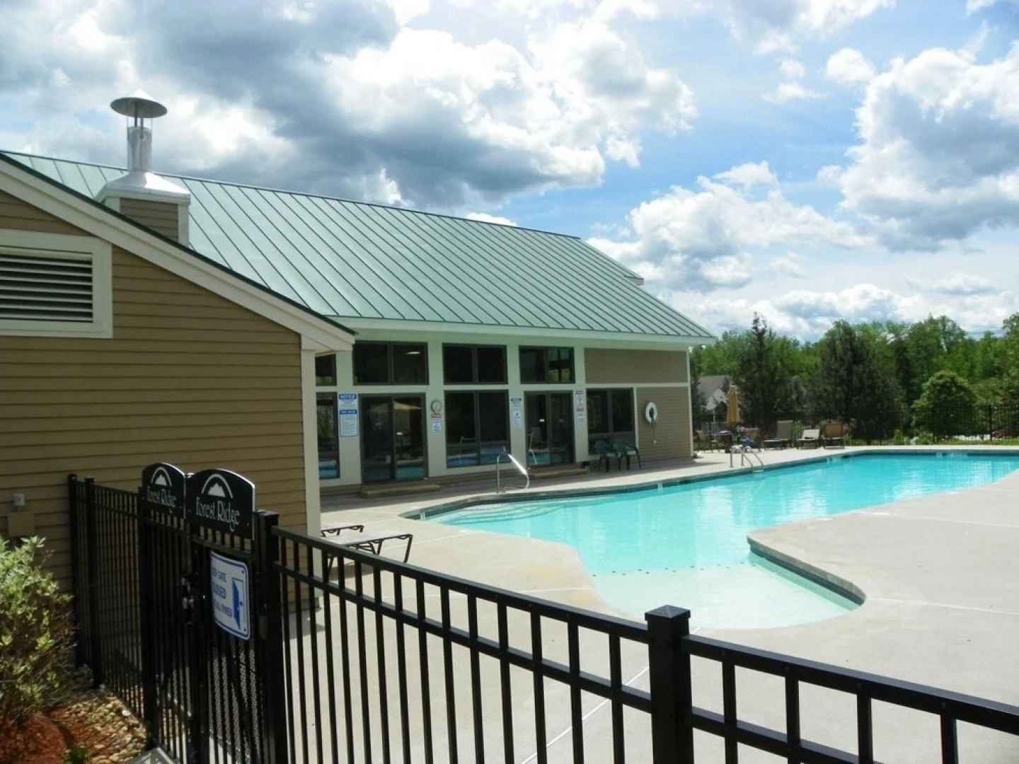 A Charming Private Home Rental, Beautifully Landscaped and Located in Forest Ridge, Lincoln, NH - Fr42l