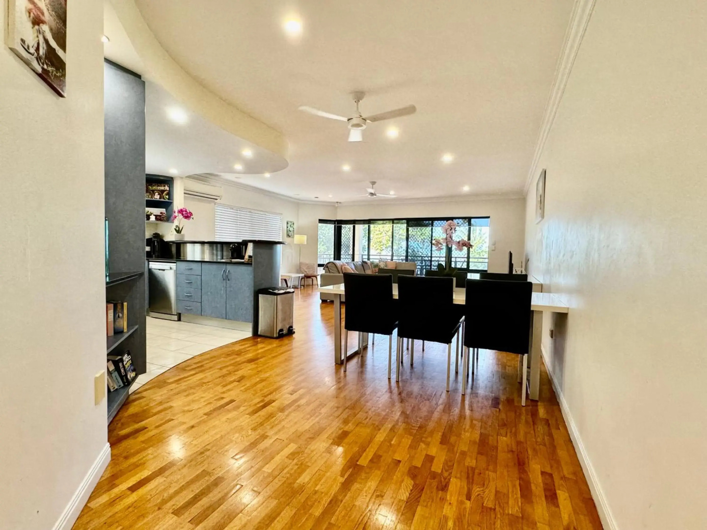 Lighthouse Apartments on The Strand - 2