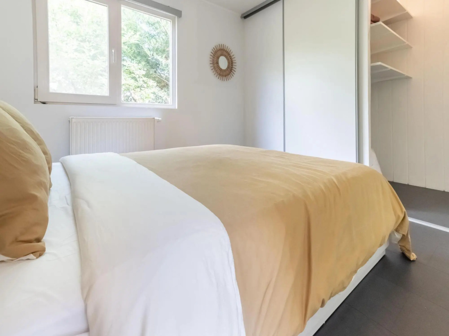 Idyllic Holiday Home in Ooltgensplaat on the Water