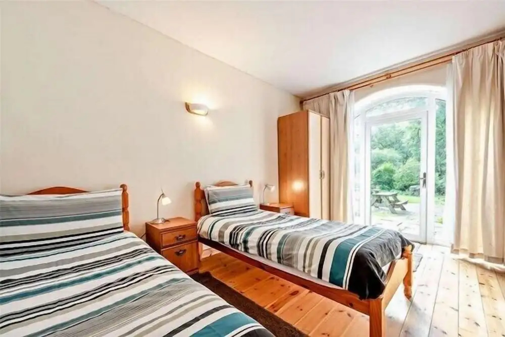 Comfortable Airy 5-bed Apartment in Llandysul