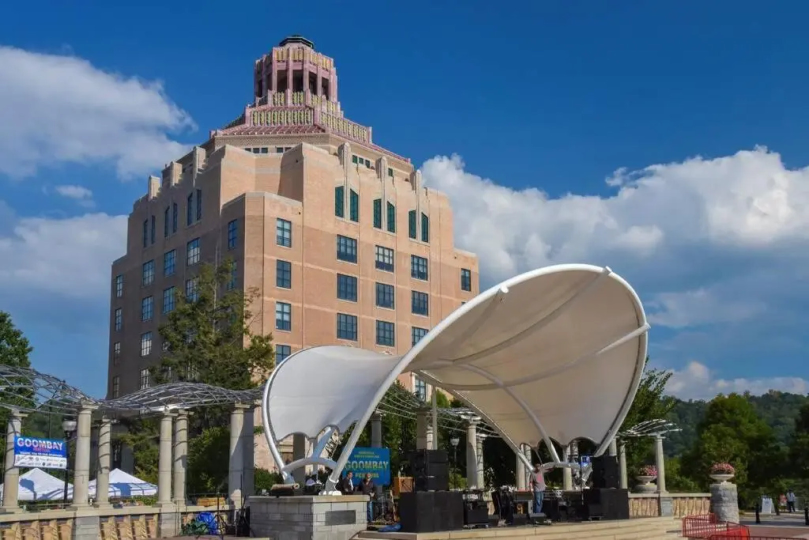 Asheville Creekside Bungalow