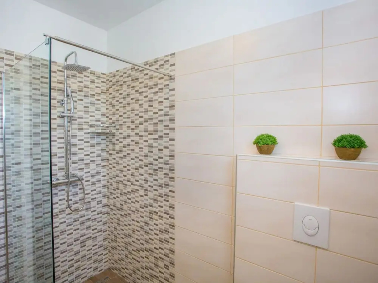 Villa With Large Garden and Pool, Ideal for 8 People, Only 10 Minutes Pula