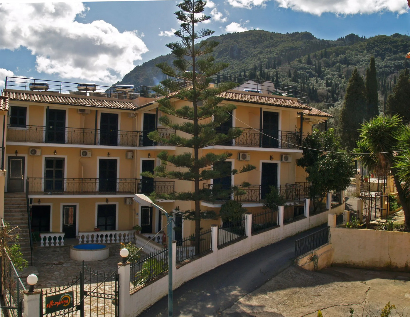 Elli Marina Studios and Apartments