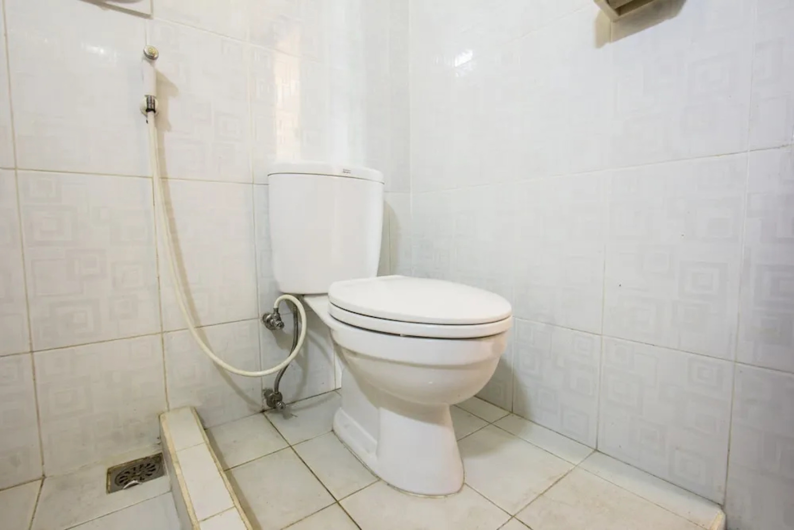 Capital O 93391 Golden Manggis Hotel Near SMKN 1 Lingsar