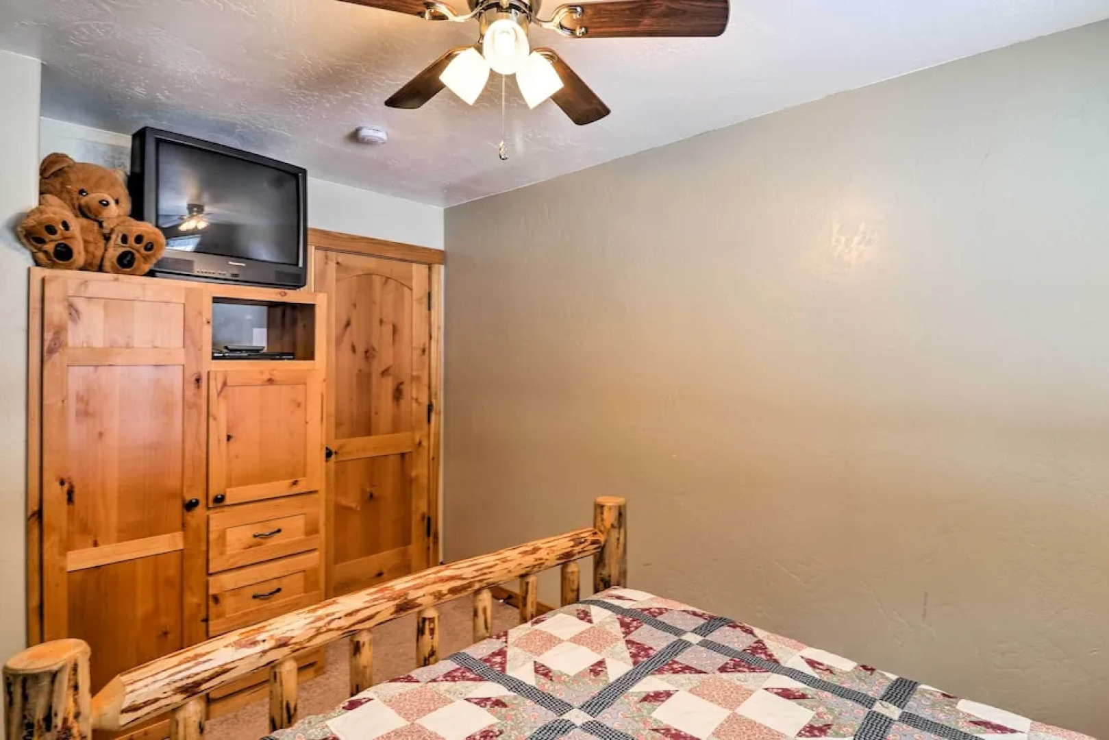 Hungry Horse Cabin: 11 Mi to Glacier National Park