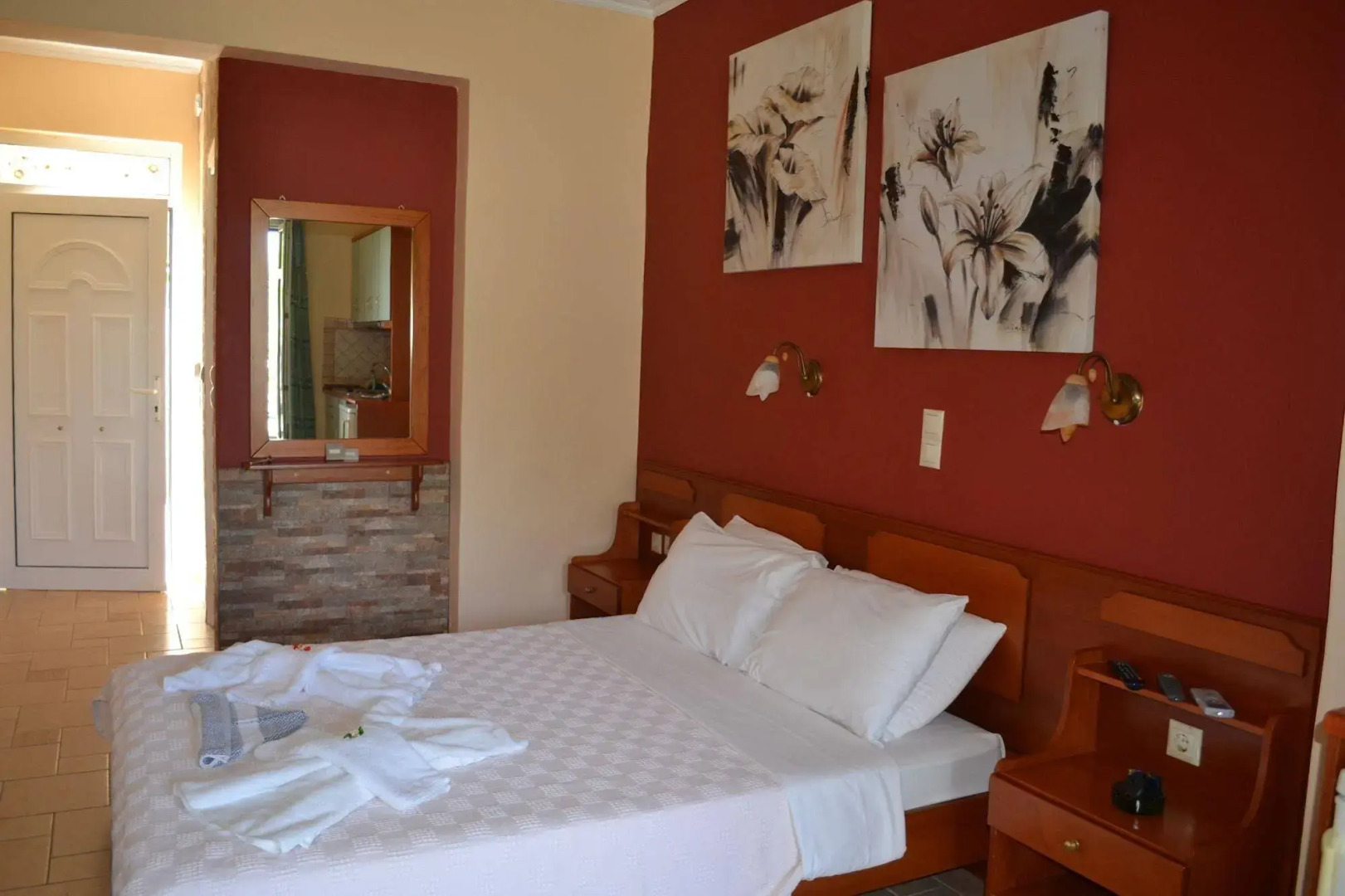 Edem Studios & Apartments