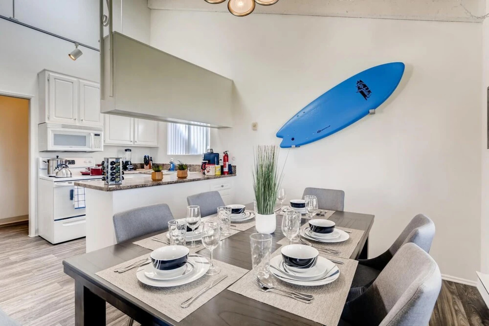 Escape At The Beach - Near Ritz Carlton - Private Entrance - 2BR - Fast WIFI - Free Parking! (MB2)