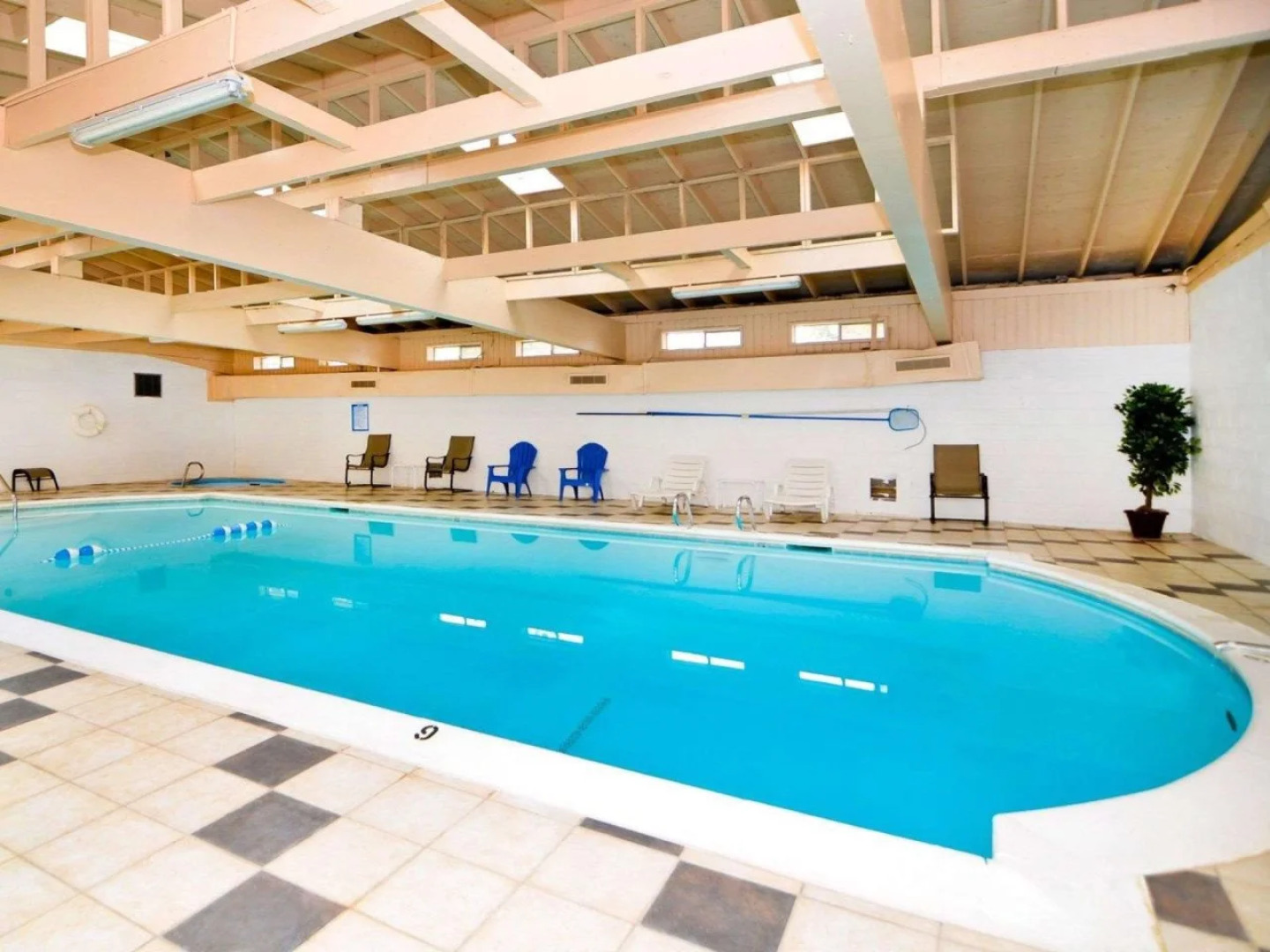 Rodeway Inn & Suites