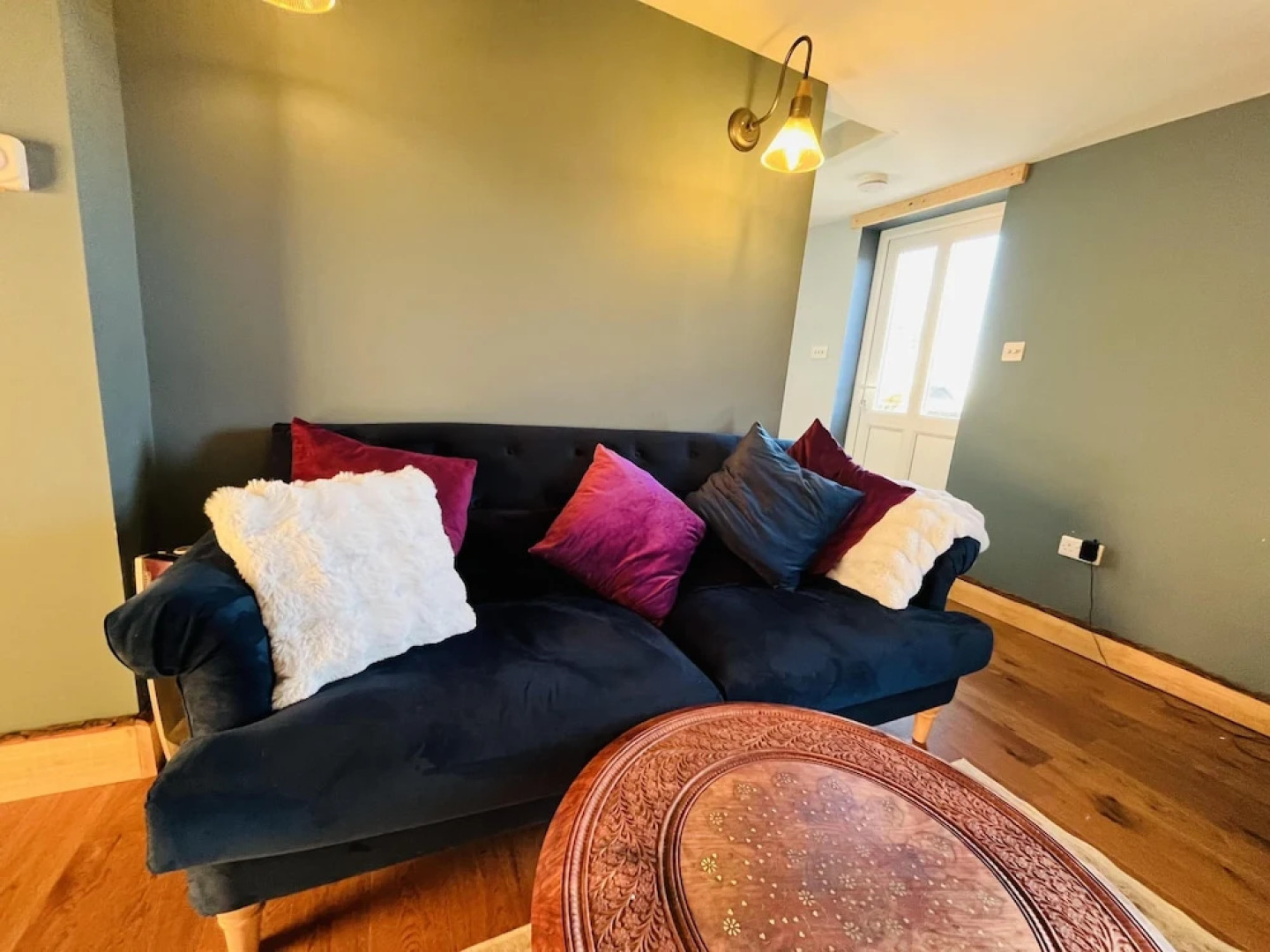 3br-fireplace-hottub-garden-parking