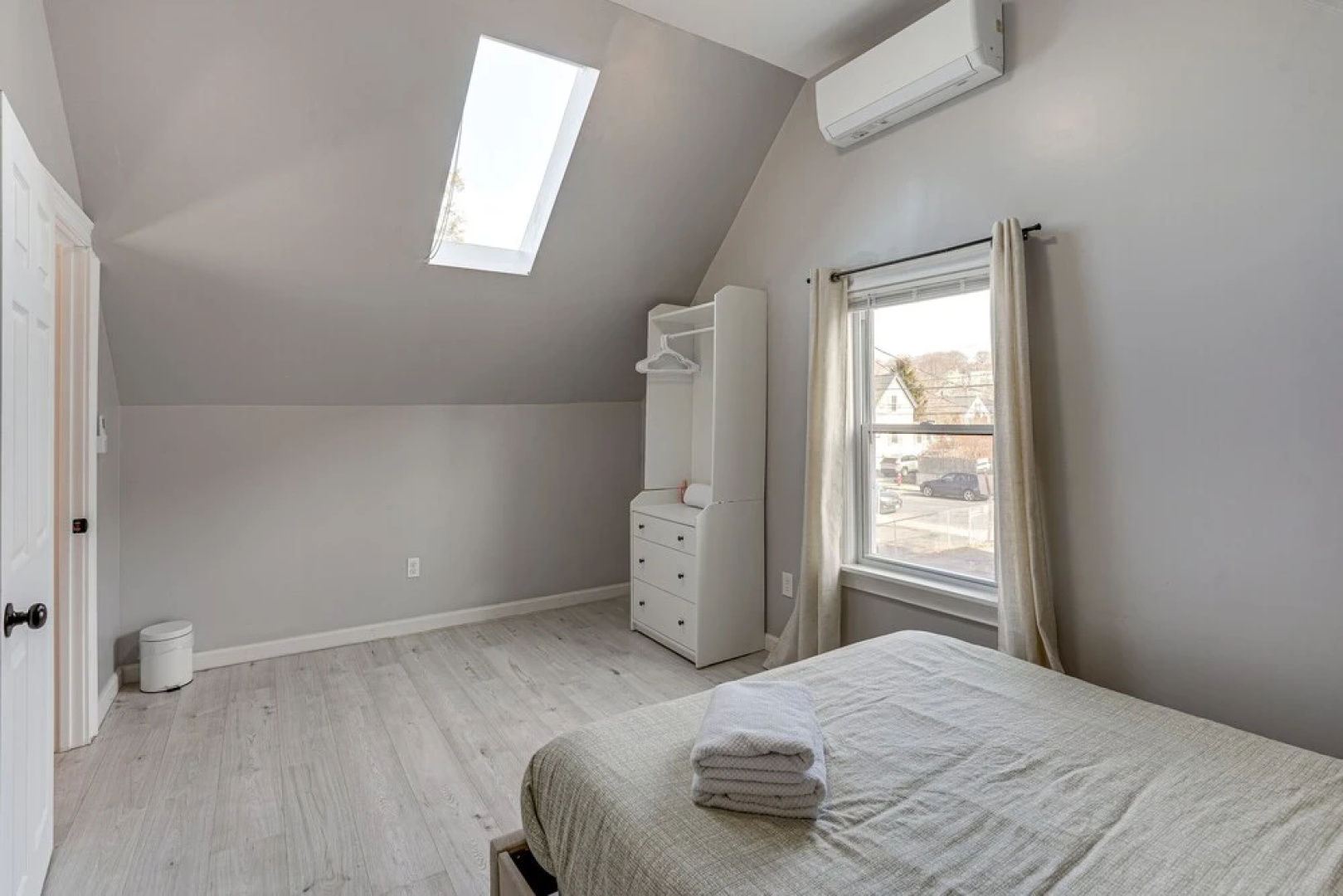 Coastal Lynn Escape w/ Fireplace: 3 Mi to Beaches