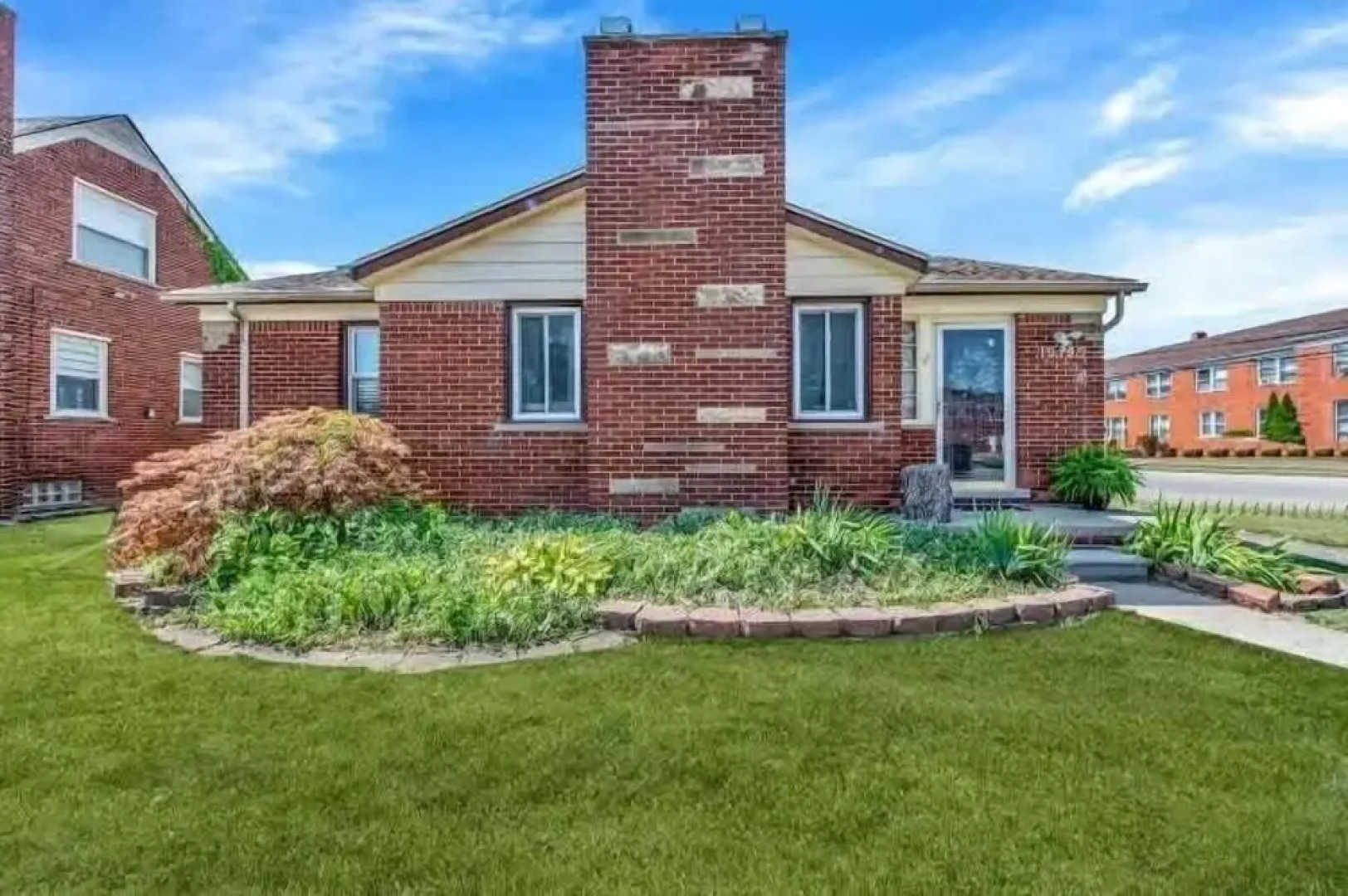 Grosse Pointe/detroit 3br Sleeps 8 Yard 3 Bedroom Home