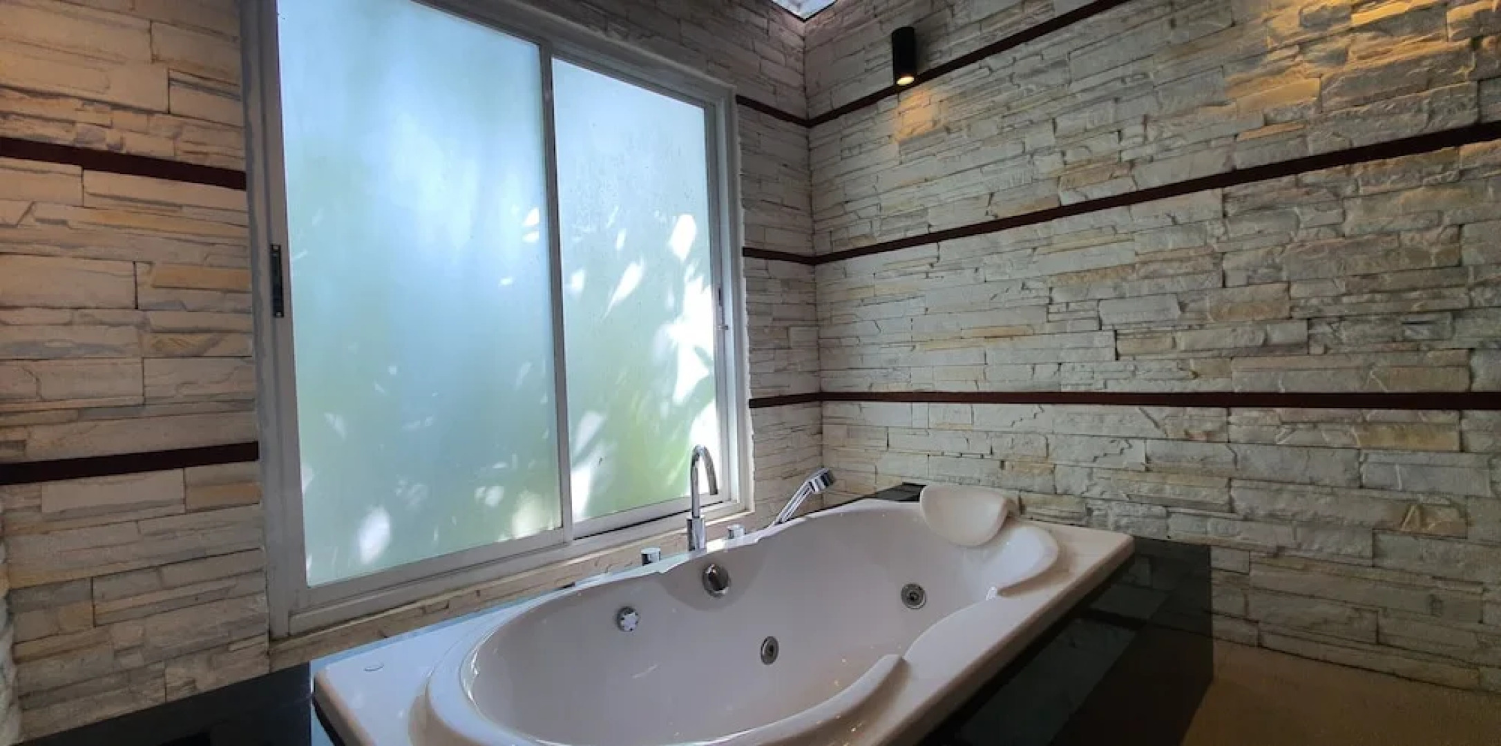 Tachawan Resort & Restaurant