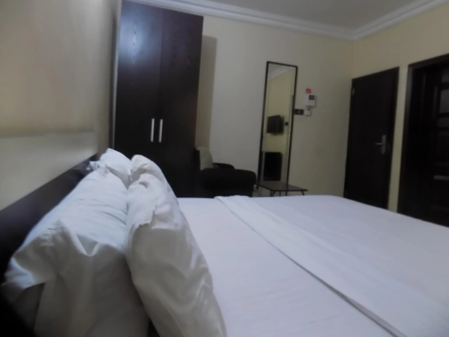 Moongate Hotel and Suites