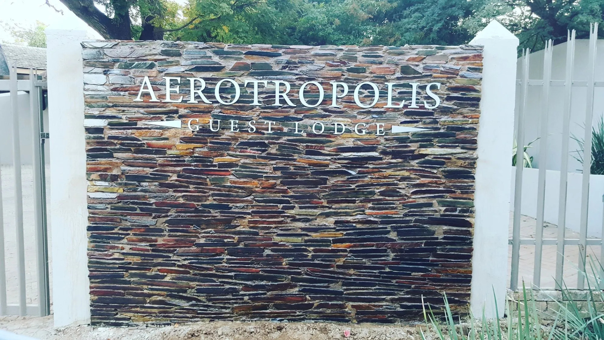 Aerotropolis Guest Lodge
