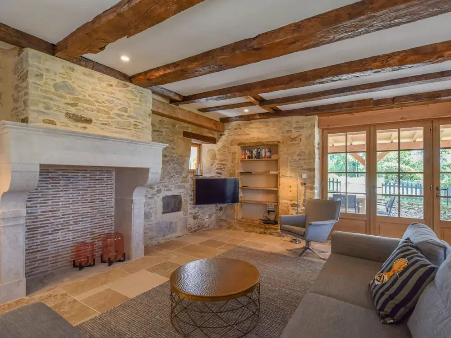 Hilltop Cottage With Pool