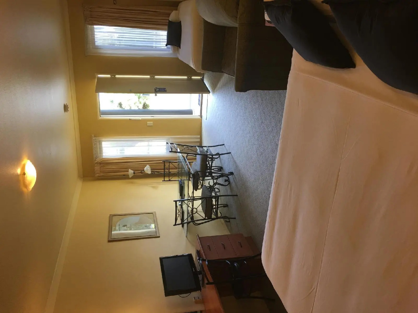 Hopkins House Motel & Apartments