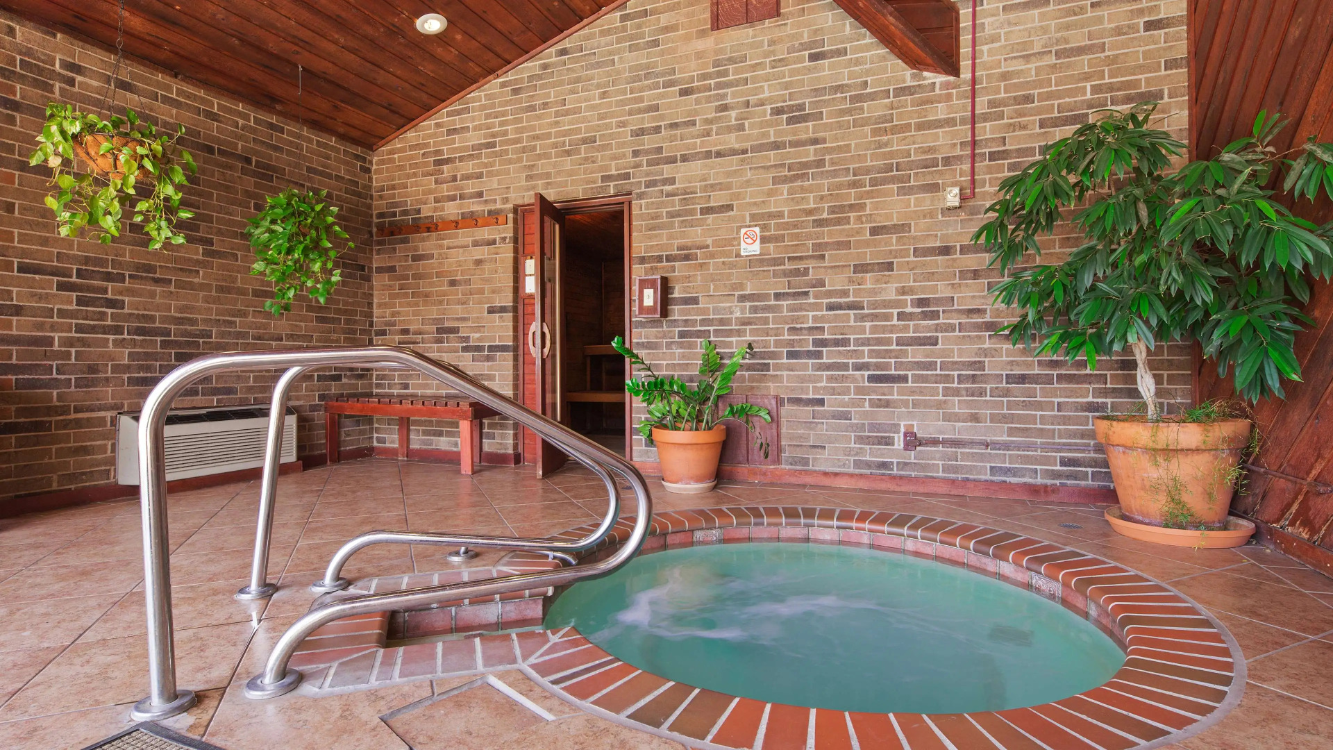 Best Western Plus Saddleback Inn & Conference Center