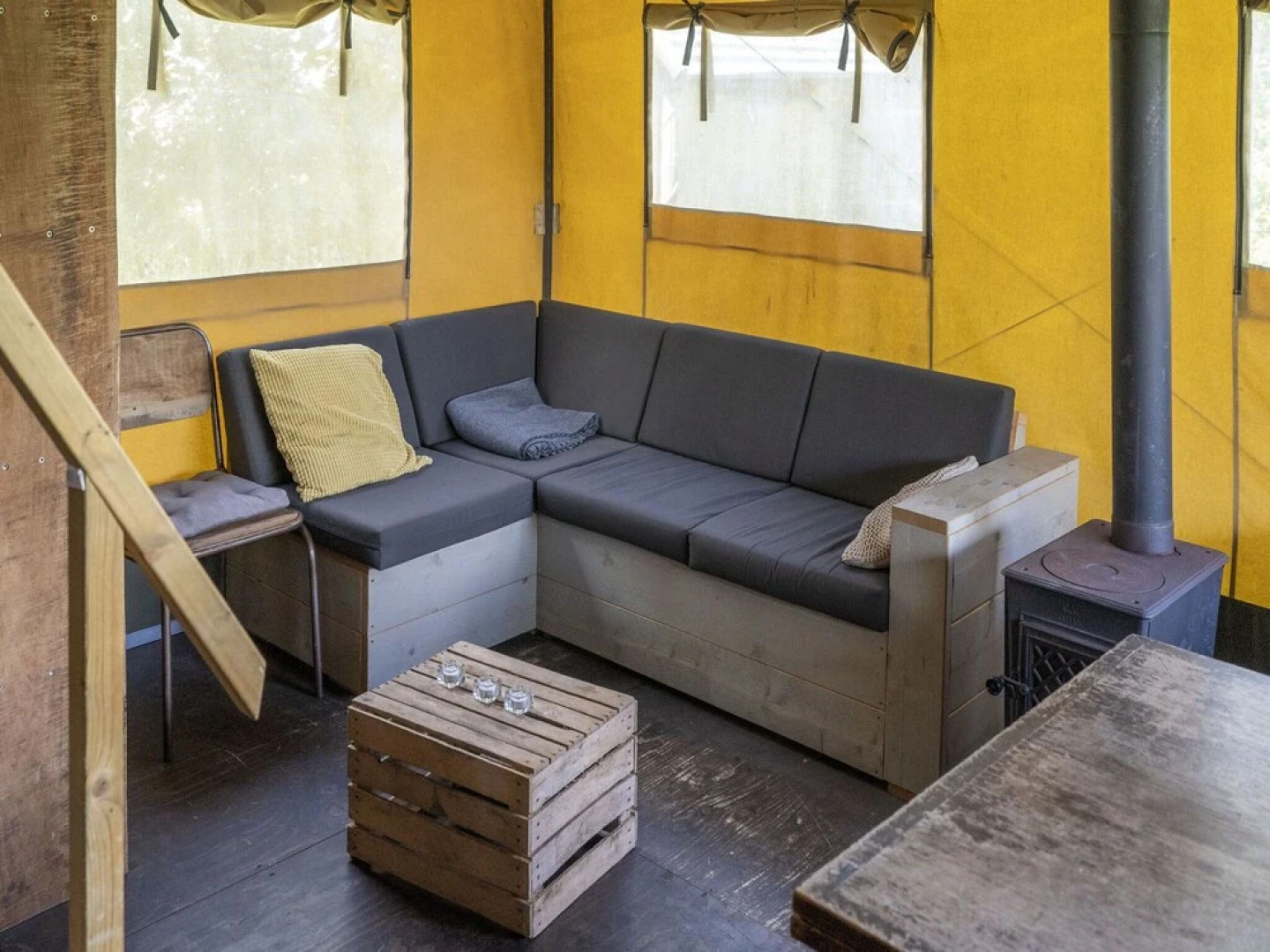 Wonderful Beach Lodge for 8 People near Beach, Sea, & Village of Callantsoog