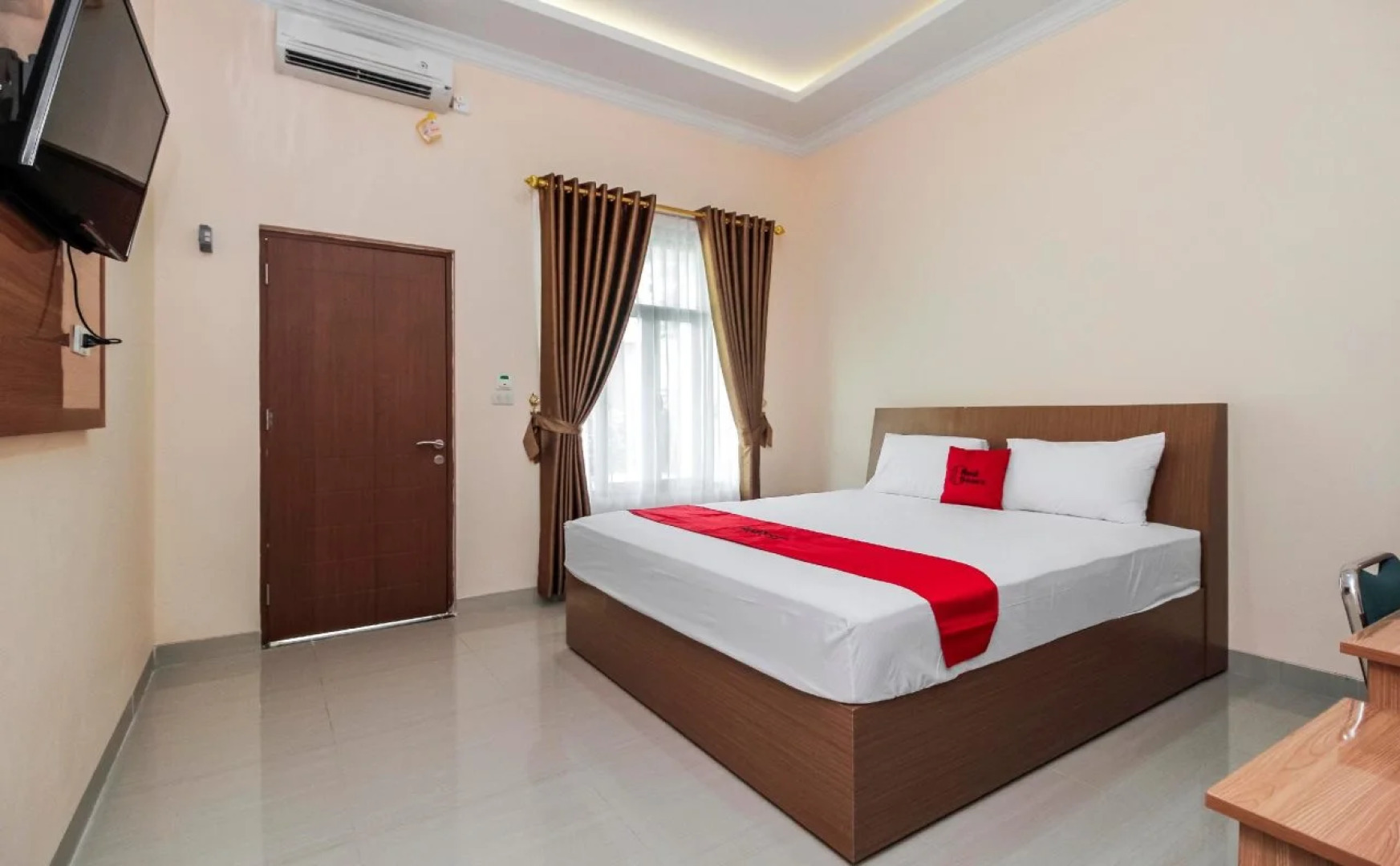 RedDoorz Plus @ Pangkal Pinang Mentok