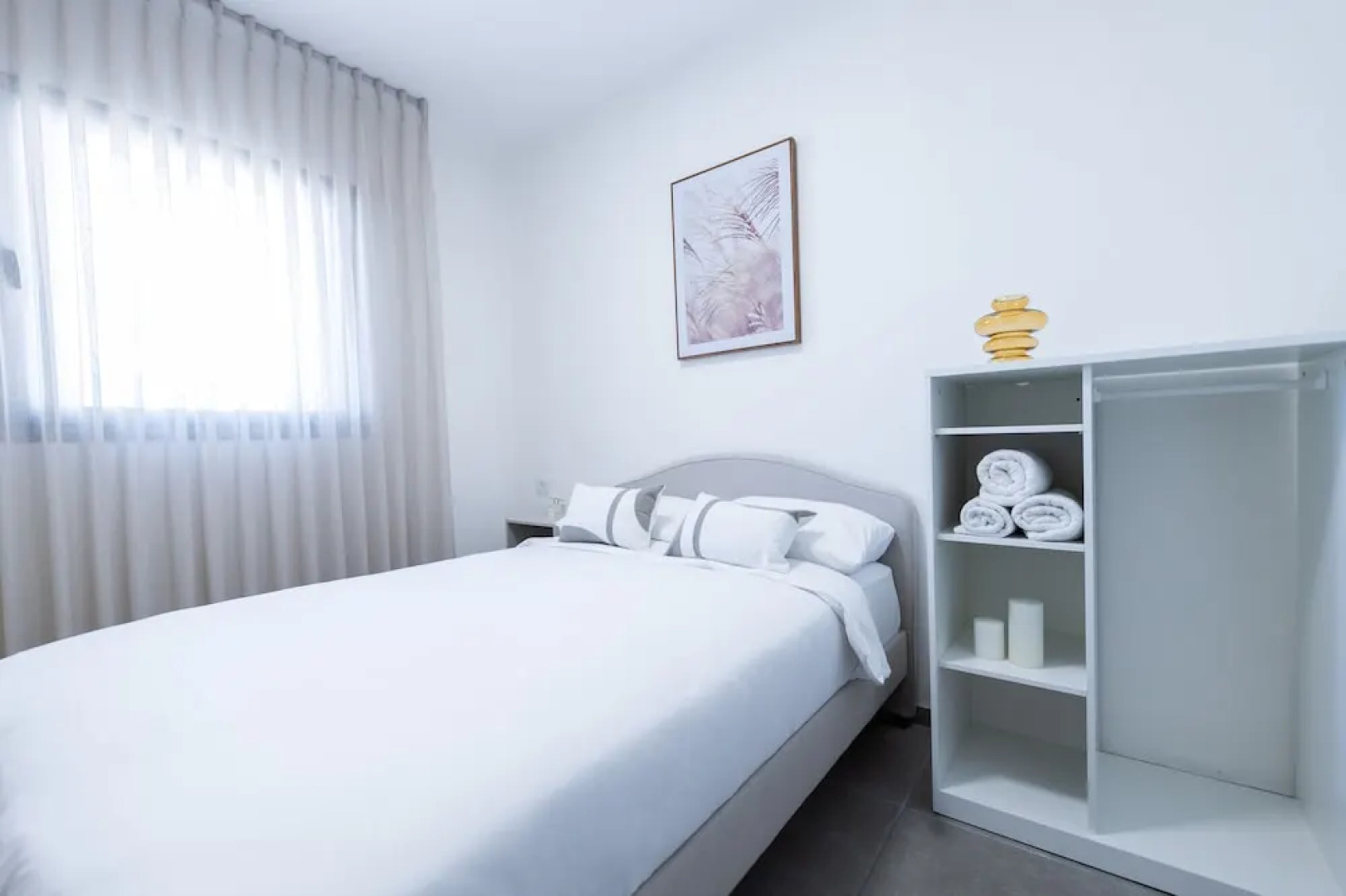 SeaFront Luxurious 3 BR Apartment