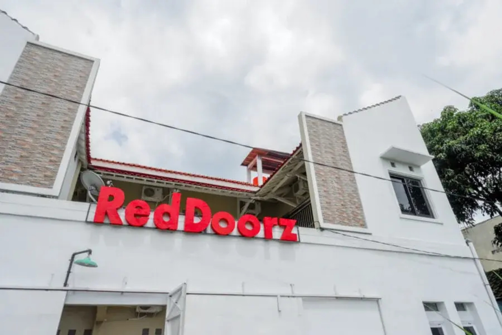 RedDoorz Syariah near Universitas Muhammadiyah Surakarta